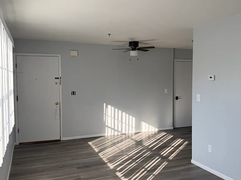 143 E 5th Ave #18 — Photo 7