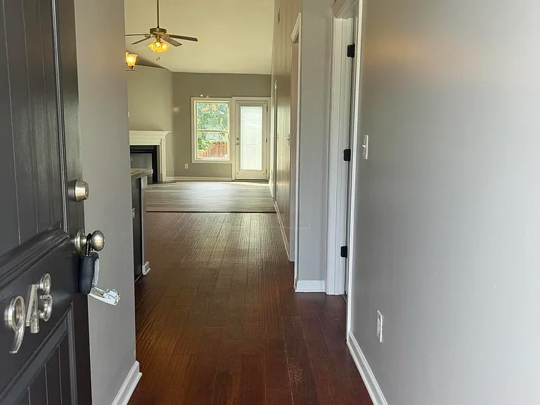 943 Erika Ln — Photo 2