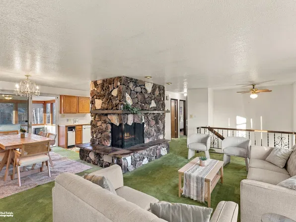 3140 Ambergate Dr, Anchorage, AK 99504