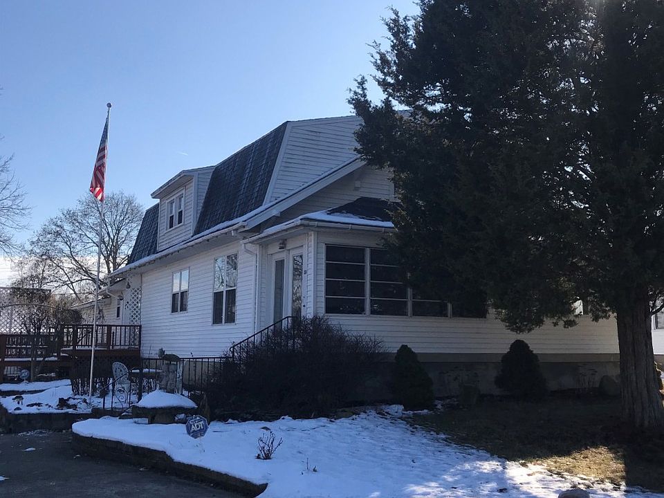 1st image of 30 Poplar St