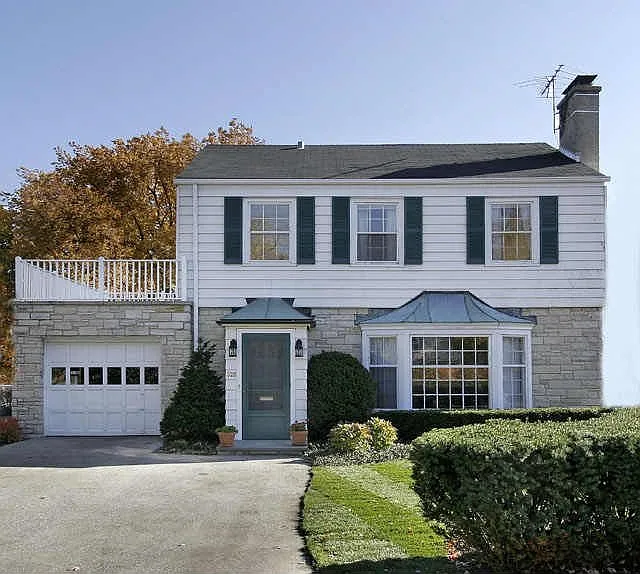 325 Ridge Rd photo 1