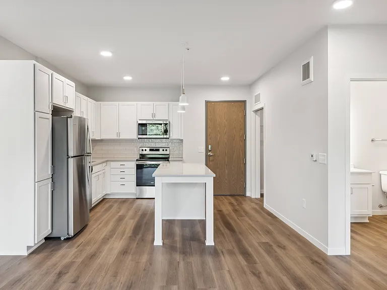The Eloise Apartments — Photo 82