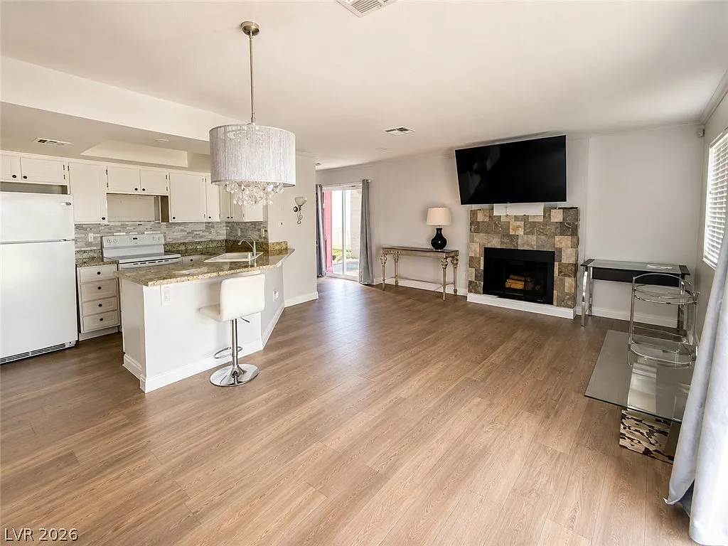 1 bed, 1.0 bath, 730 sqft, $1,350 — Photo 4