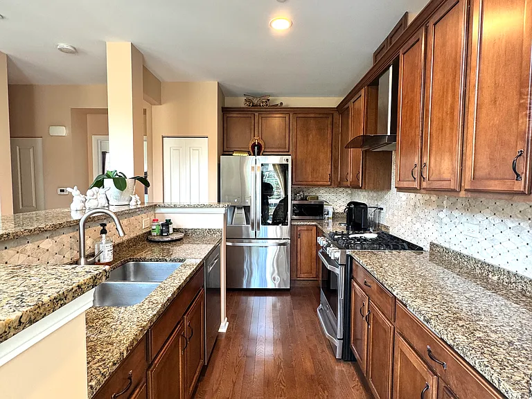 11 E Willow Rd — Photo 14