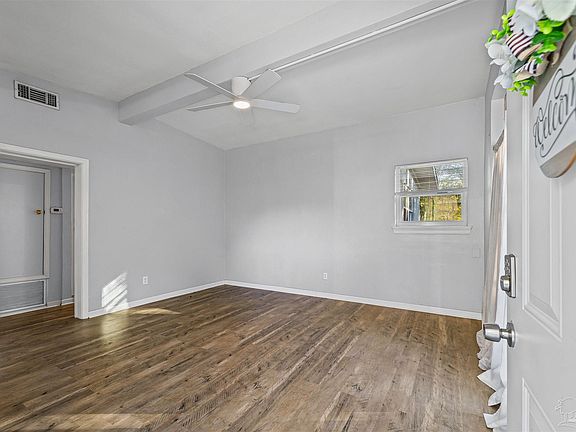 5th image of 20 W Adkinson Dr