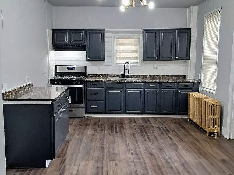 546 High St — Photo 1