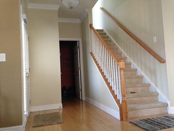 Foyer/Stairs