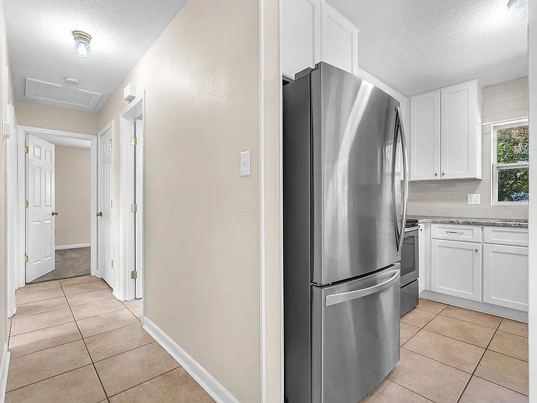 385 Lincoln Ave — Photo 17