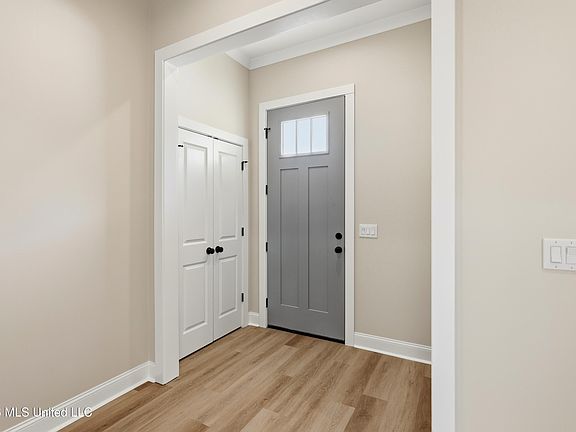 2nd image of 404 Old Maple Cv