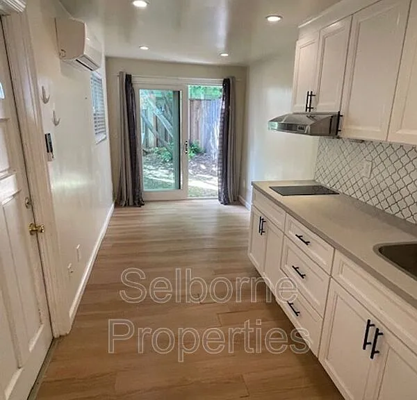 4327B Essex St — Photo 3