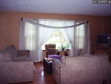 3rd image of 914 Mapleview Dr