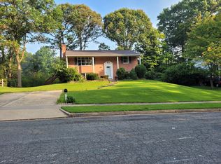 8532 Kentford Dr, Springfield, VA 22152