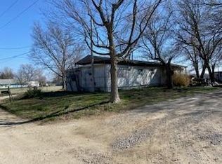 1822 N 7th St, Neodesha, KS 66757
