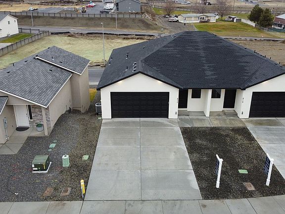 3rd image of 835 Duke Ln