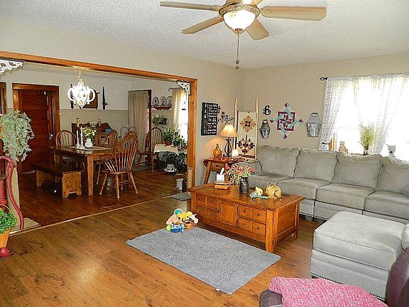 4th image of 371 County Road 1650 E