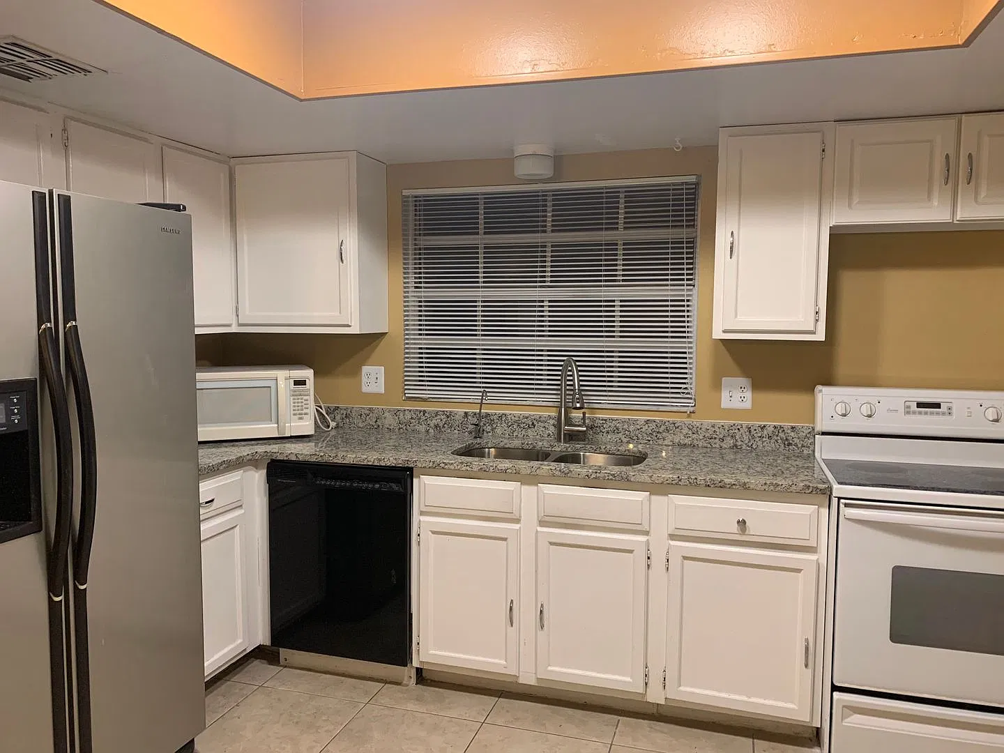 Conveniently Located 4/2 with Fenced Backyard in Winter Springs! — Photo 3
