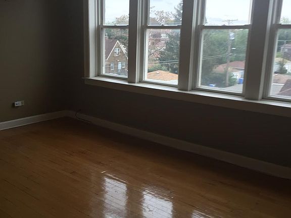 3rd image of 10815 S King Dr W #3