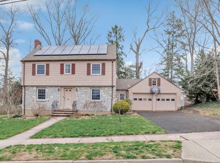 135 Carmalt Rd, Hamden, CT 06517