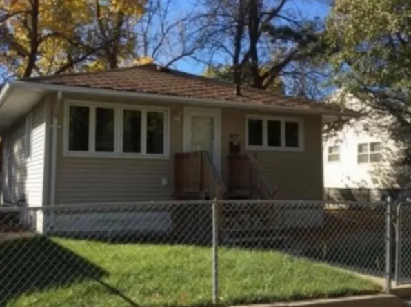 417 17th St NW, Minot, ND 58703