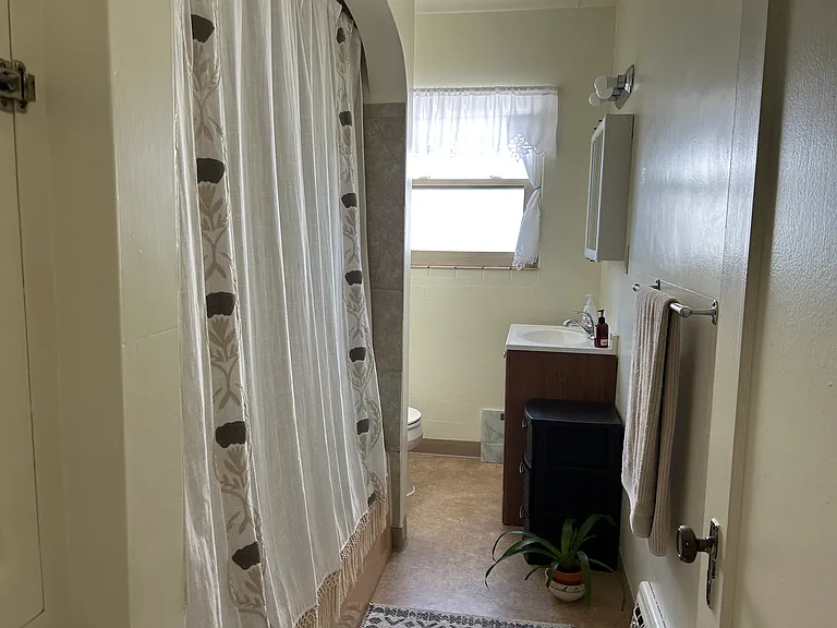 3915 Warren Ave #2 — Photo 5