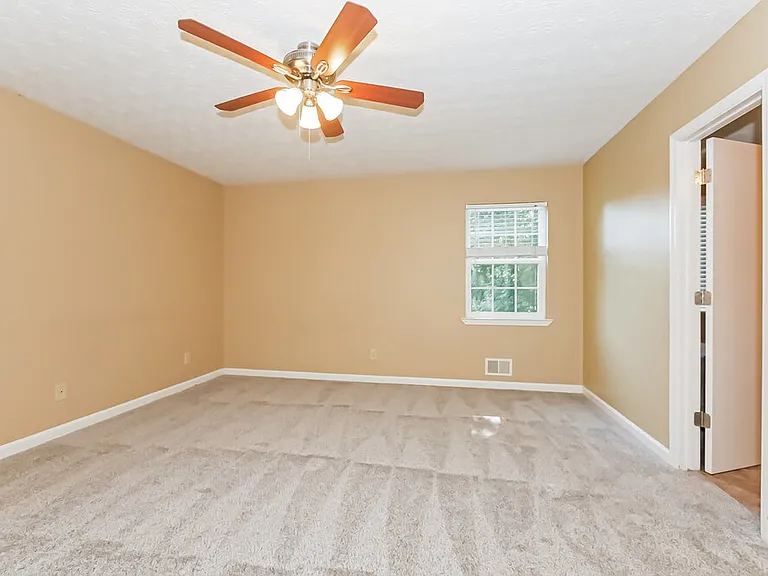 212 Wildwood Dr — Photo 12