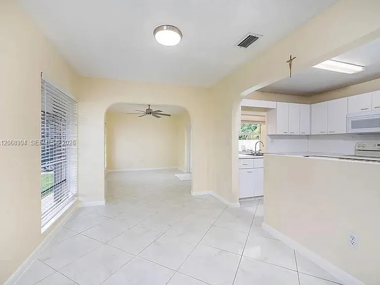 9402 SW 185th Ter — Photo 5