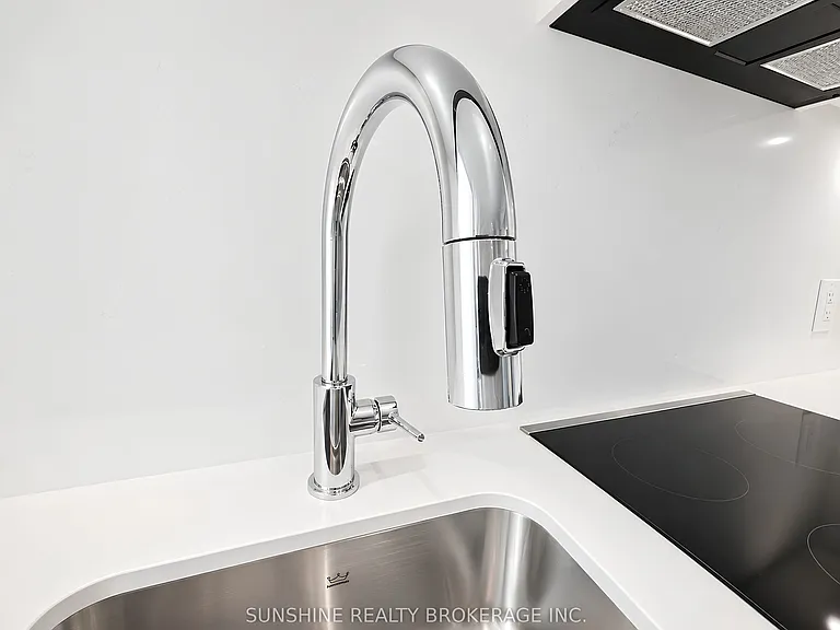 10 Oak St #609 — Photo 8