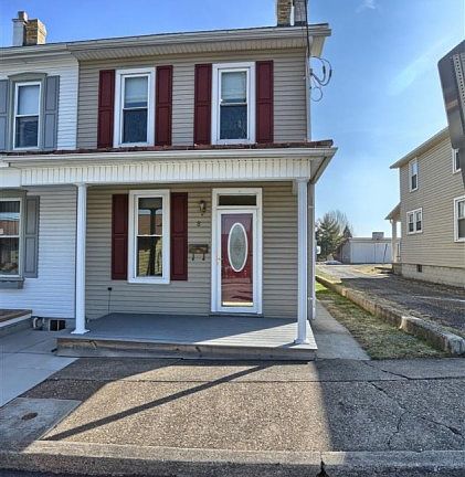 2nd image of 8 N Chestnut St