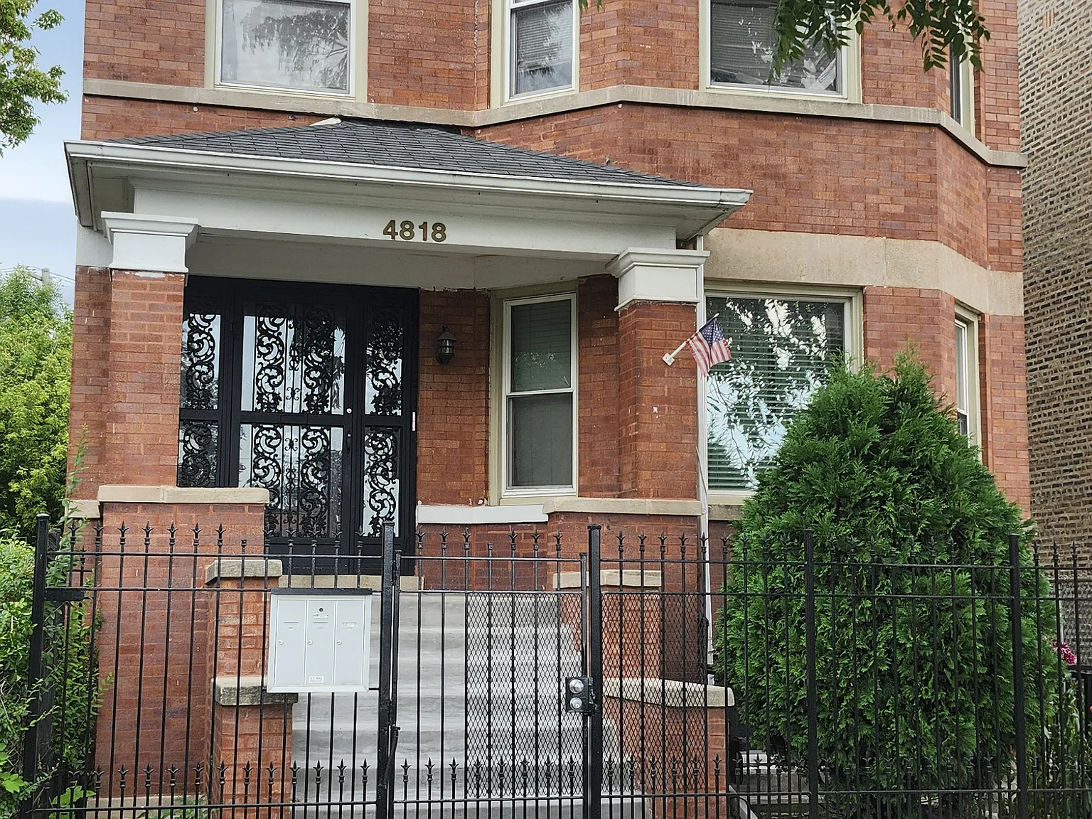 3 bed, 1200 sqft, $1,500 — Photo 2