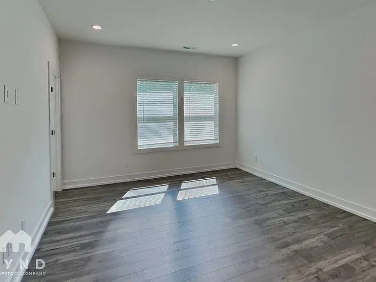 1023 Trembeth Dr — Photo 4