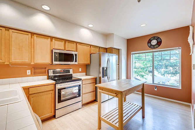2nd image of 18501 SE Newport Way Unit F-129