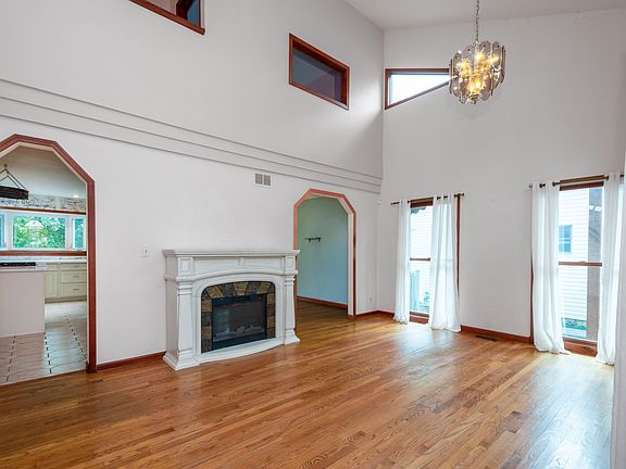 5th image of 25291 W Hawthorne Ave