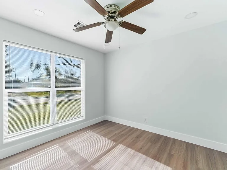 3923 Hickok Ln — Photo 4