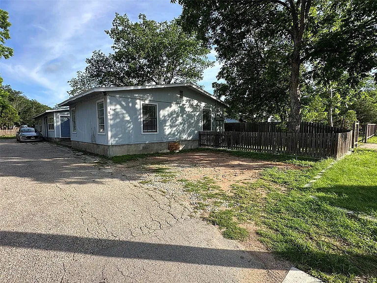 4412 Gillis St #A — Photo 4