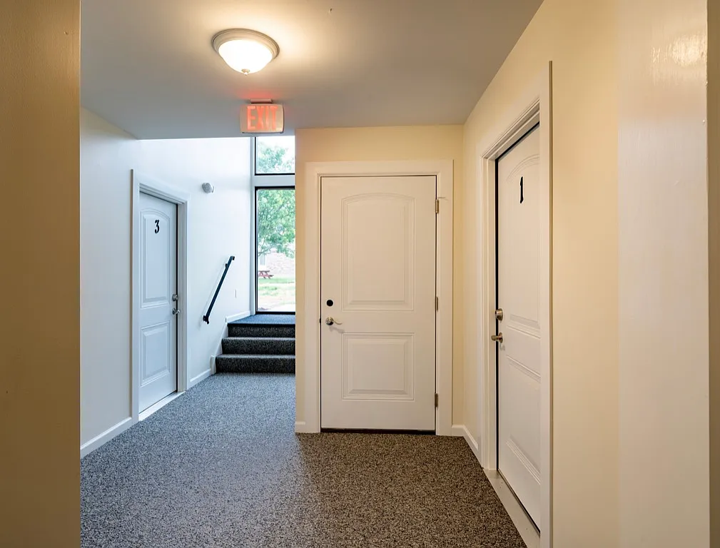 2 bed, 820 sqft, $1,348 — Photo 3