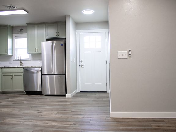 2nd image of 302 W Stumbo Ave