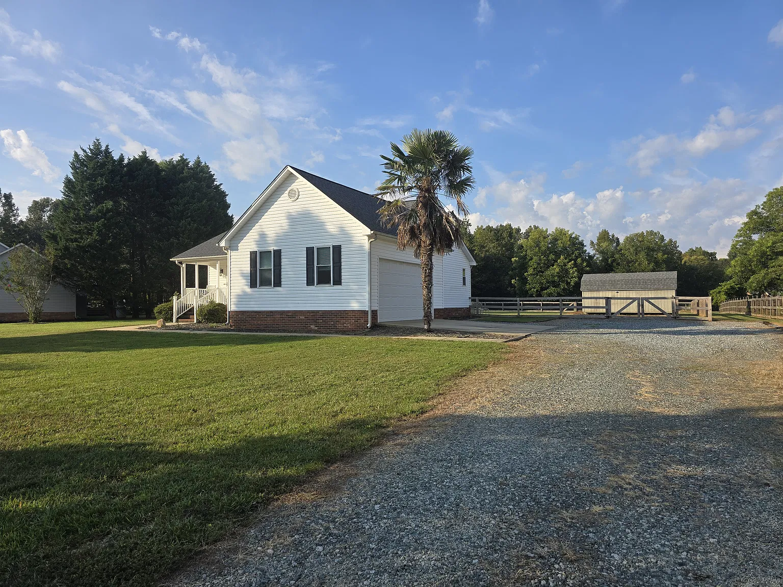 3 bed, 1350 sqft, $2,100 — Photo 1
