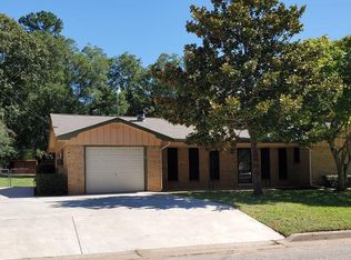 206 Trimble St, Palestine, TX 75803