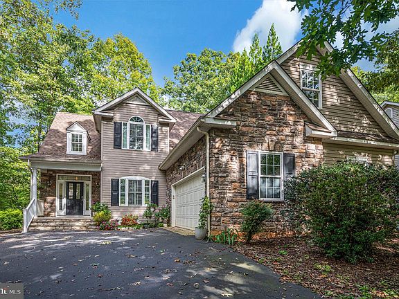 5th image of 400 Wilderness Dr