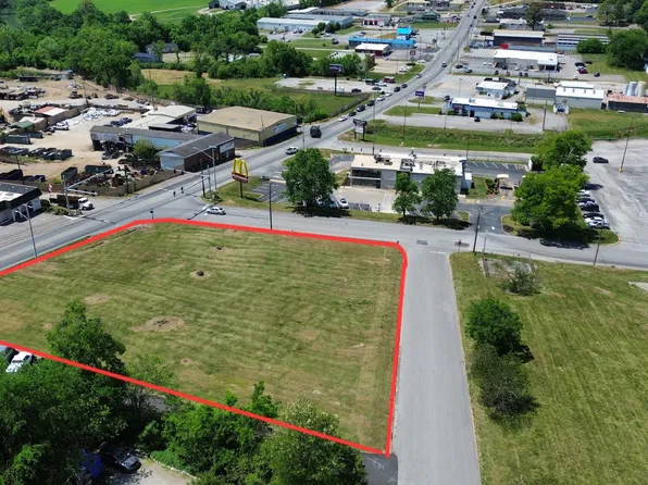 752 W College St, Pulaski, TN 38478