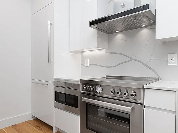 3rd image of 543 Bergen St APT 3