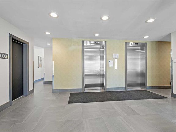 4th image of 706 E 15th Ave SW #403