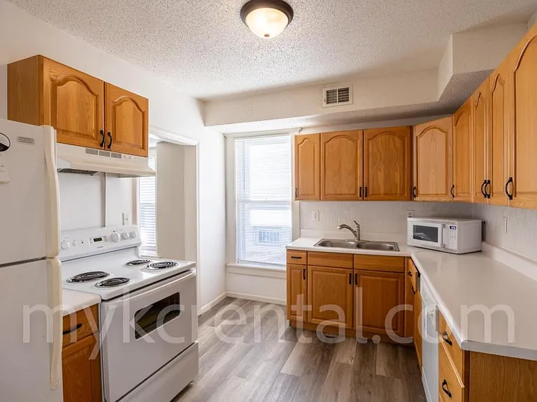 4306 Fisher St — Photo 4