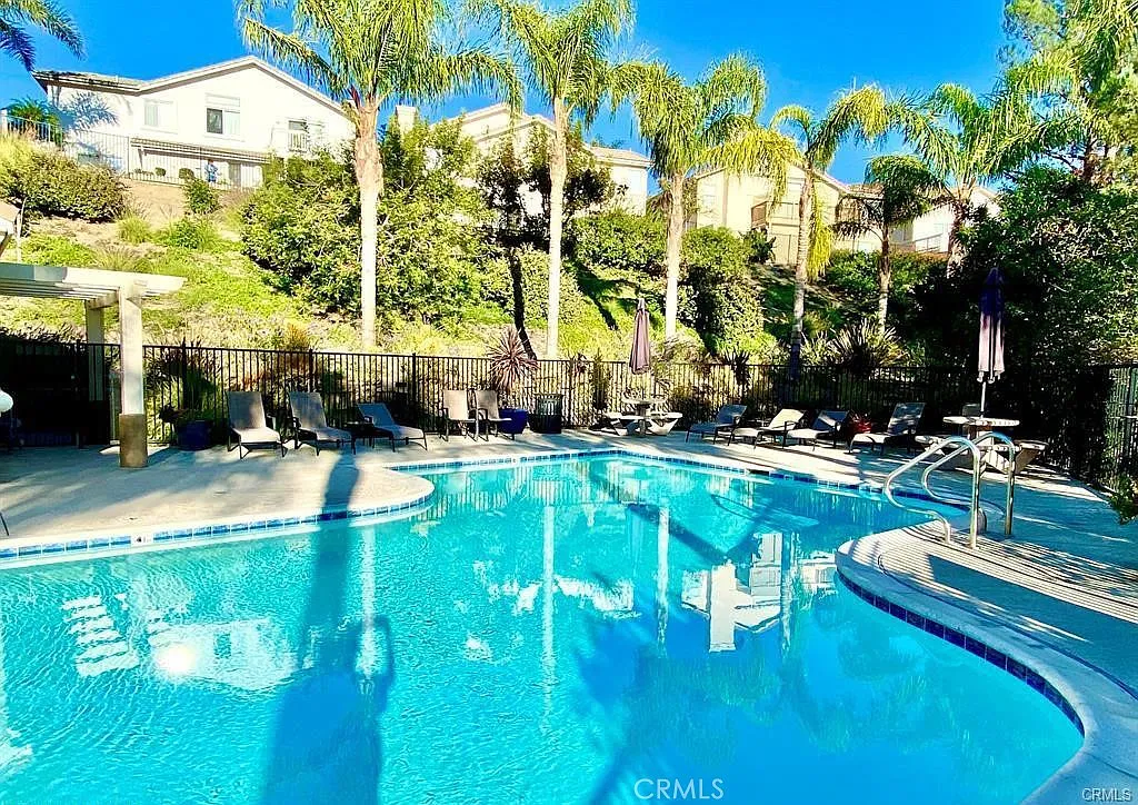 3 bed, 2370 sqft, $4,700 — Photo 3