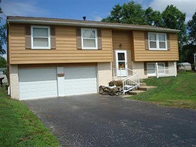 2nd image of 8019 Castle Rock Dr NE