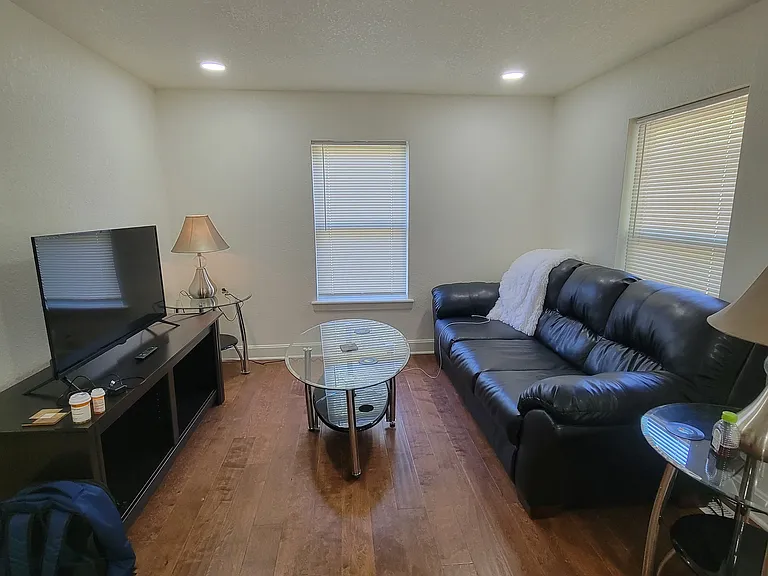 501 E Hereford Ave — Photo 4