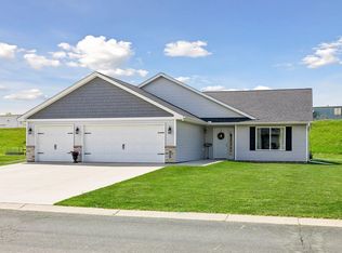 720 Deer Trl, Montgomery, MN 56069