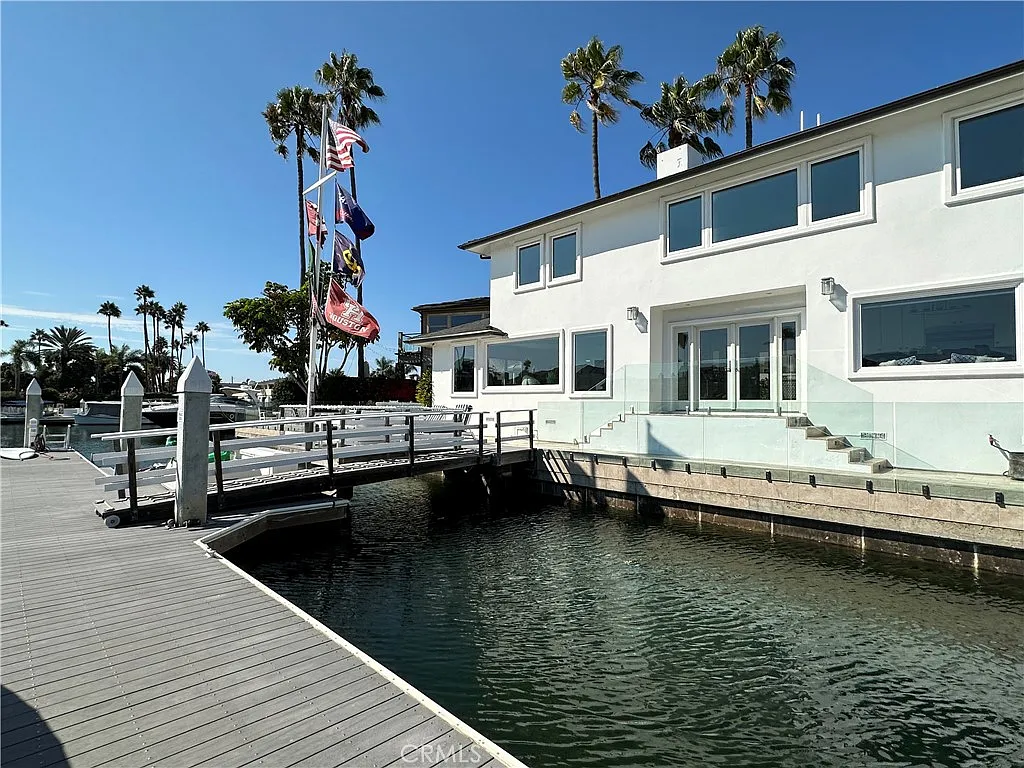 4 bed, 2752 sqft, $17,500 — Photo 2