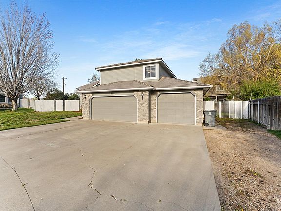 2nd image of 1860 Bishop Ct