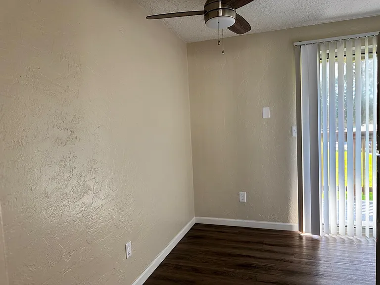 Gateway Village Apartments — Photo 23
